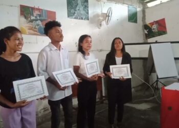 CJC Distribui Sertifikadu Lian Inglés Ba Juventude 18