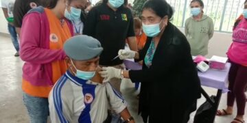 Ministra da Saúde Odete Maria Freitas Belo Vasinasaun ba Prisioneirus no Gurda Prisaun iha Suai. Foto JanuBarros