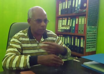 Diretor Servisu Agrikultur Munisipiu Covalima Domingos Gusmão Koalia ho Jornalista iha nia Kna'ar fatin.