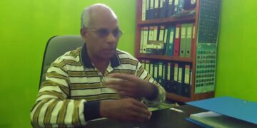 Diretor Servisu Agrikultur Munisipiu Covalima Domingos Gusmão Koalia ho Jornalista iha nia Kna'ar fatin.