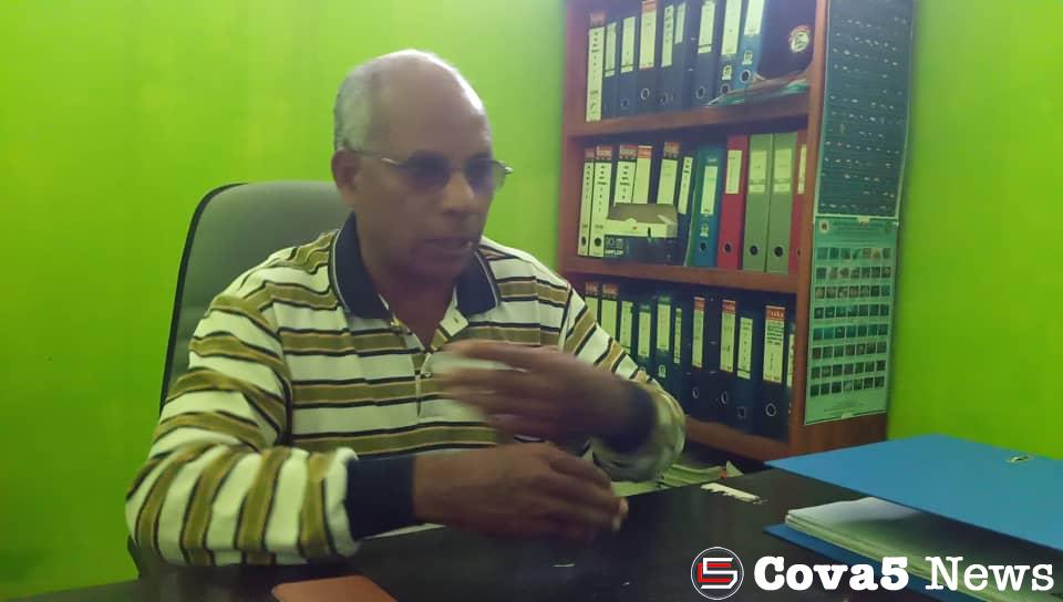 Diretor Servisu Agrikultur Munisipiu Covalima Domingos Gusmão Koalia ho Jornalista iha nia Kna'ar fatin.